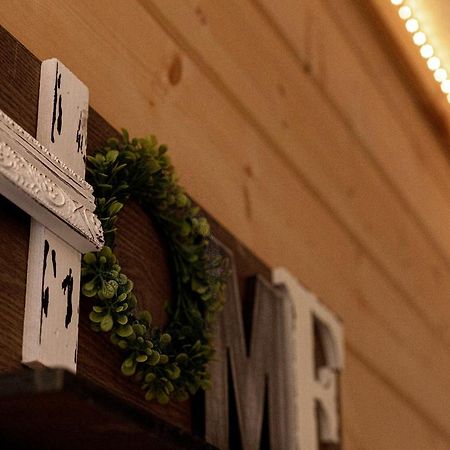 Charming Blue Farmhouse Cabin Duck Creek Village Екстериор снимка