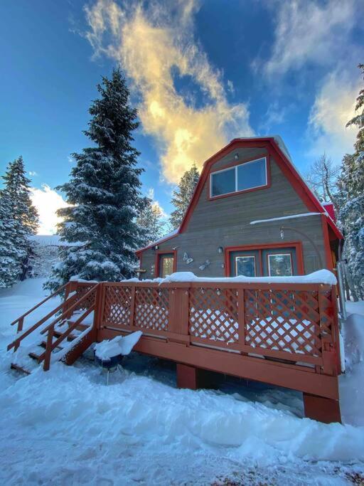 Charming Blue Farmhouse Cabin Duck Creek Village Екстериор снимка