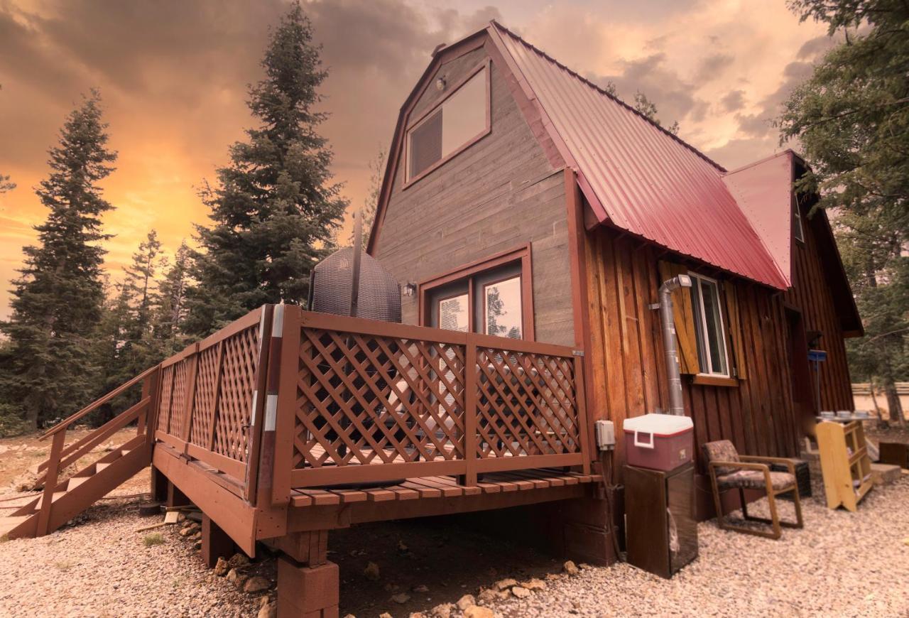 Charming Blue Farmhouse Cabin Duck Creek Village Екстериор снимка