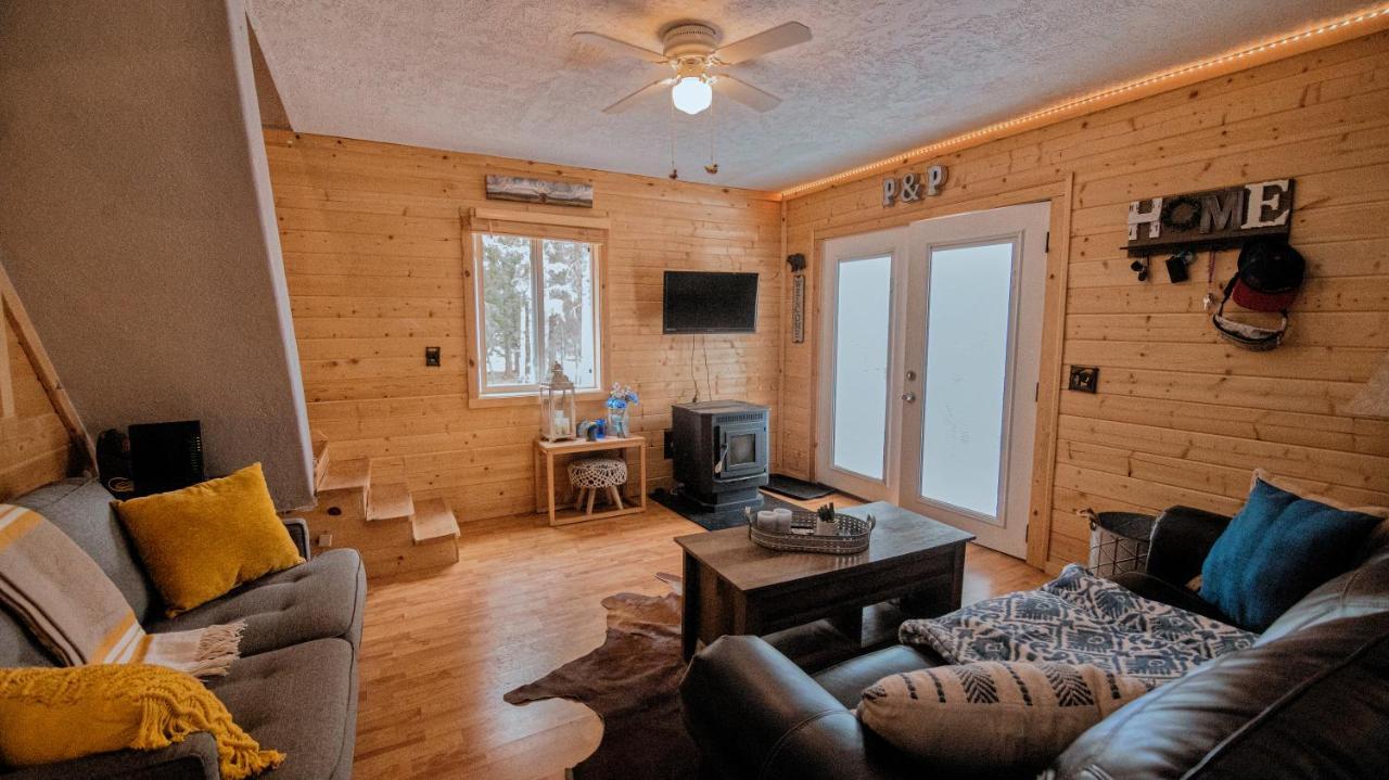 Charming Blue Farmhouse Cabin Duck Creek Village Екстериор снимка