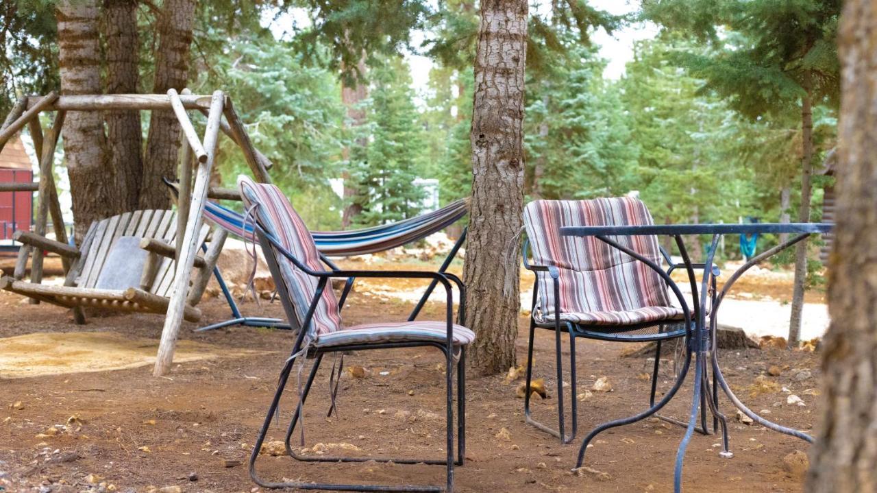 Charming Blue Farmhouse Cabin Duck Creek Village Екстериор снимка