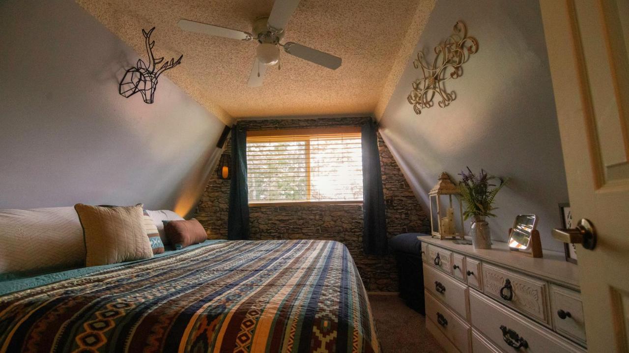 Charming Blue Farmhouse Cabin Duck Creek Village Екстериор снимка