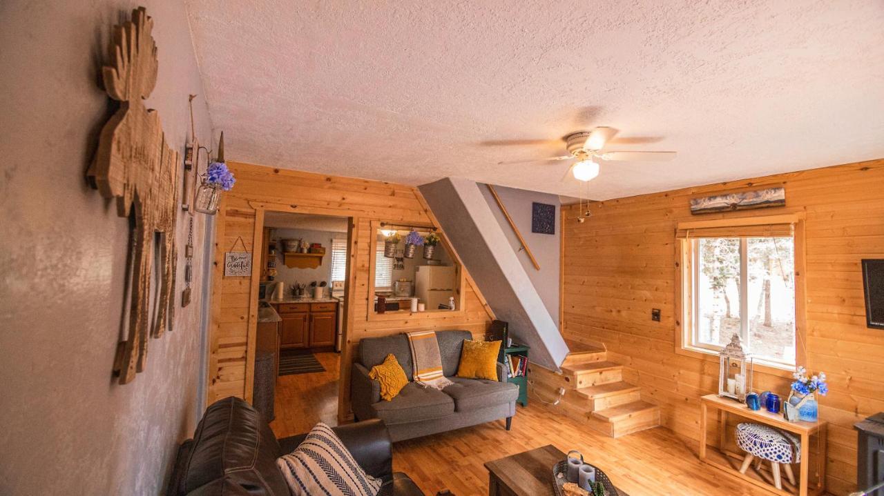 Charming Blue Farmhouse Cabin Duck Creek Village Екстериор снимка