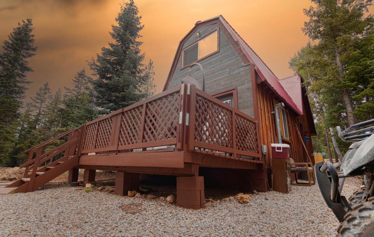 Charming Blue Farmhouse Cabin Duck Creek Village Екстериор снимка